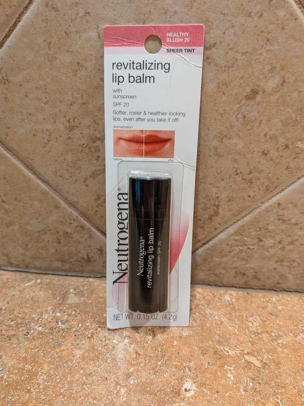NEW Neutrogena Revitalizing Lip Balm SPF 20, shade Healthy Blush 20